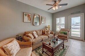 Condo (4 Bedrooms) | Property amenity