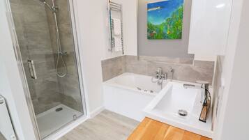 Cottage | Bathroom | Shower