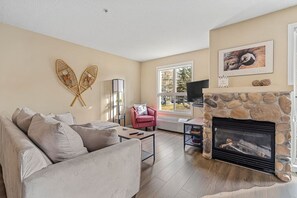 Smart TV, fireplace, stereo