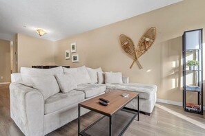 Téléviseur connecté, foyer, chaîne audio