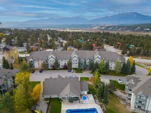 Exterior - Polar Peak | Hot Tub | Pool | Gas Fireplace (Radium Hot Springs)