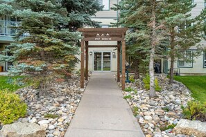 Exterior - Polar Peak | Hot Tub | Pool | Gas Fireplace (Radium Hot Springs)