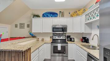 Condo (2 Bedrooms) | Property amenity