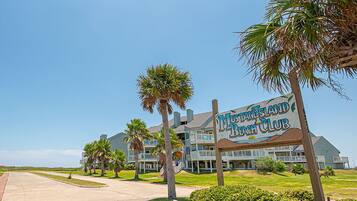 Condo (2 Bedrooms) | Property amenity