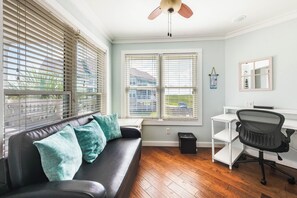 Condo (2 Bedrooms) | Property amenity