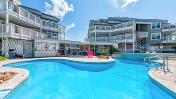 Condo (2 Bedrooms) | Property amenity