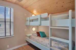 Casa (4 Bedrooms) | Servicio de la propiedad