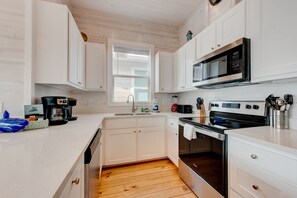 House, Multiple Beds, Patio (Highway 9 @ Sandcastle Cove) | Private kitchen | Fridge, microwave, oven, stovetop