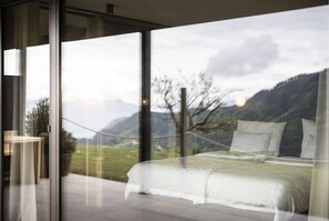 Luxe appartement, uitzicht op bergen | 1 slaapkamer, een kluis op de kamer, geluiddichte muren, gratis wifi