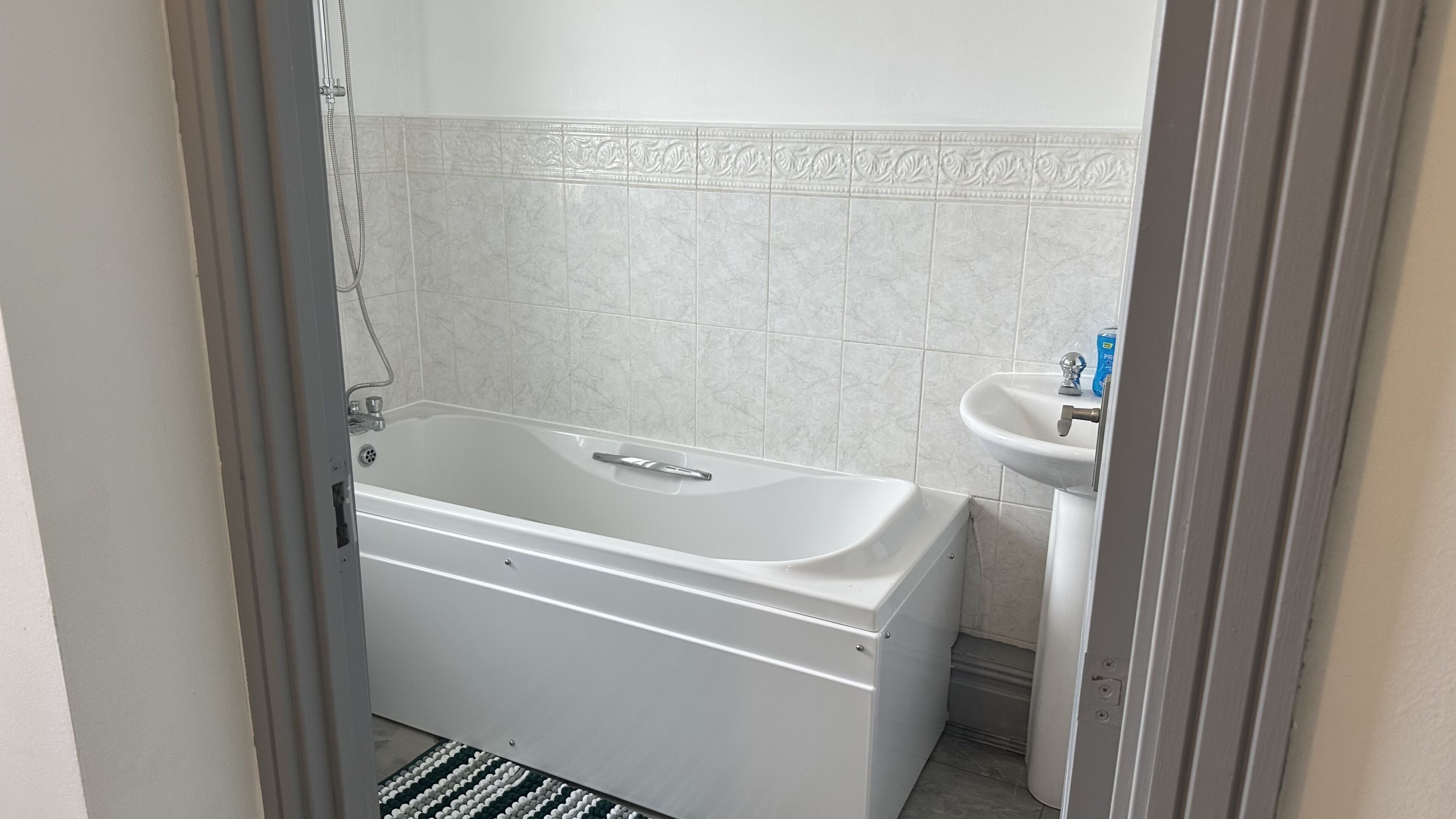 Deluxe Apartment | Bathroom | Towels, toilet paper