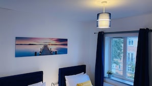 Leilighet – deluxe | Blendingsgardiner, strykejern/-brett og wi-fi (inkludert)