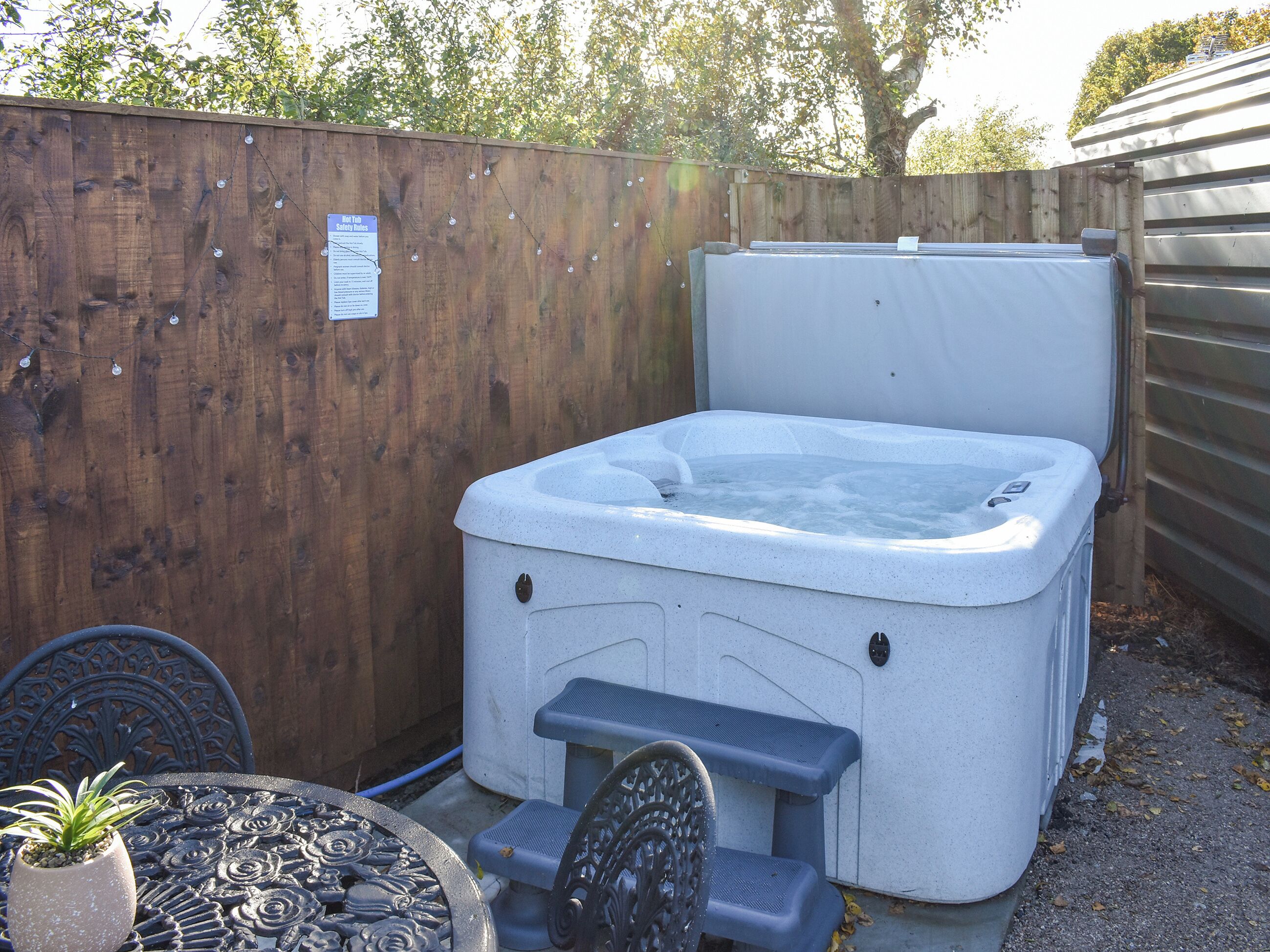 Outdoor spa tub