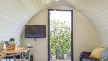 1 bedroom, WiFi (free), bed sheets