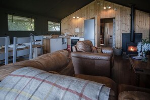 Fireplace - Three Cliffs - Safari Glamping Tent - Llangennith (Llangennith)