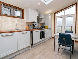 Fridge, dishwasher, toaster, cookware/dishes/utensils