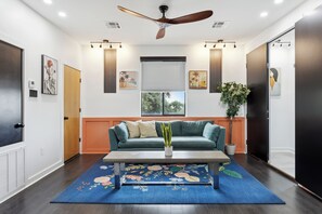 Smart TV, stereo, offices