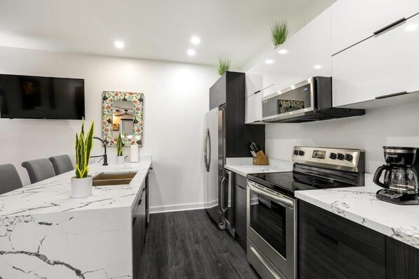 Fridge, microwave, oven, stovetop