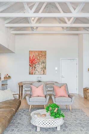 Télévision, chaîne hi-fi