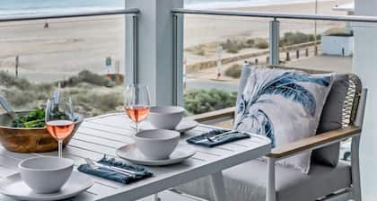 The Esplanade - Luxuriously Styled New 3 Bed Apt