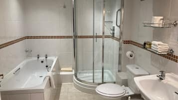 ArtĂculos de tocador gratuitos, secador de pelo, toallas, jabĂłn