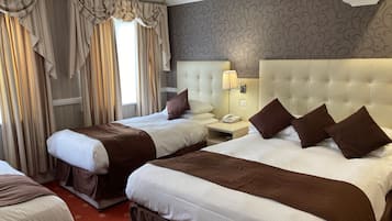 1 habitaciĂłn, escritorio y espacio para trabajar con laptop