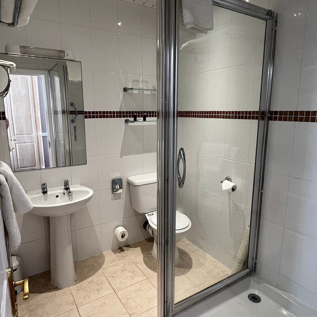 classic single room | bathroom | free toiletries, hair dryer, towels, soap