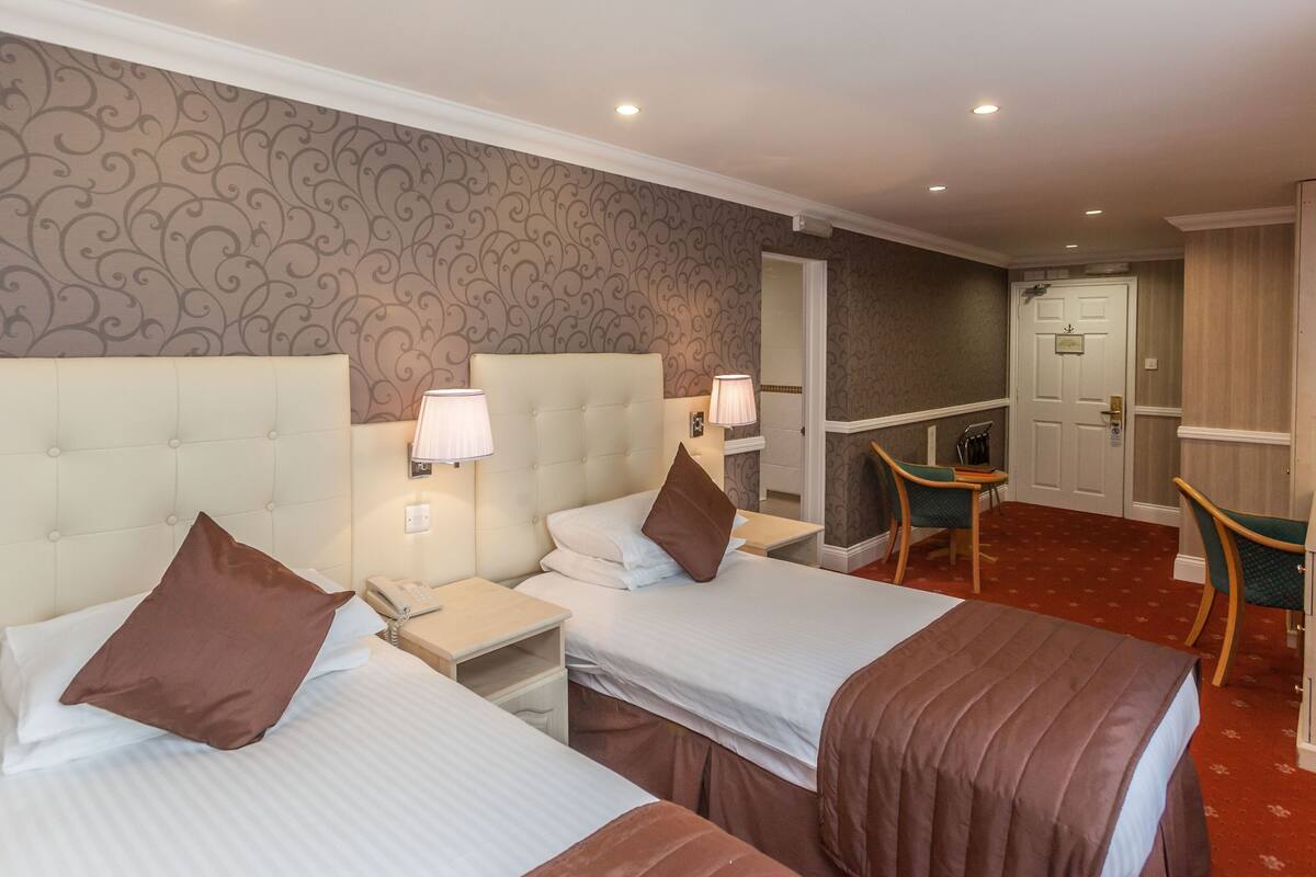 desk, laptop workspace, iron/ironing board, free wifi