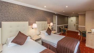 1 habitaciĂłn, escritorio y espacio para trabajar con laptop