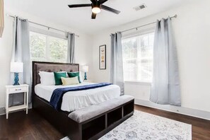 6 habitaciones, tabla de planchar con plancha y cuna de viaje 