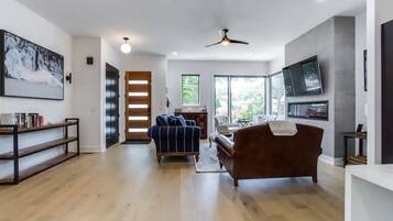 Télévision, cheminée