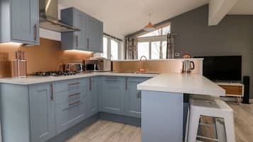 Fridge, dishwasher, cookware/dishes/utensils