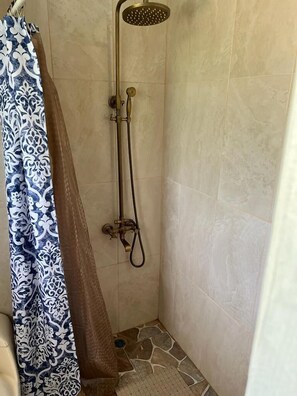 Departamento clásico | Baño | Secadora de cabello, jabón, shampoo 