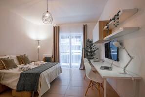 2 bedrooms, desk, iron/ironing board, travel cot - [Central Station ★★★★★] Elegant Apartment (BARI)