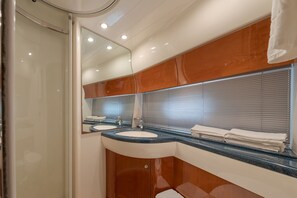 Bathroom - Vass (Funchal)
