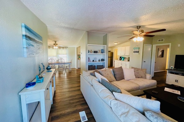 Een smart-tv, een dvd-speler en tafelvoetbal