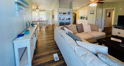"Beach Break" less than 10 minutes from Lake Texoma and Choctaw Casino