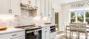 Modern cottage with covered deck, grill & fireplace - walk to beach/bars/dining