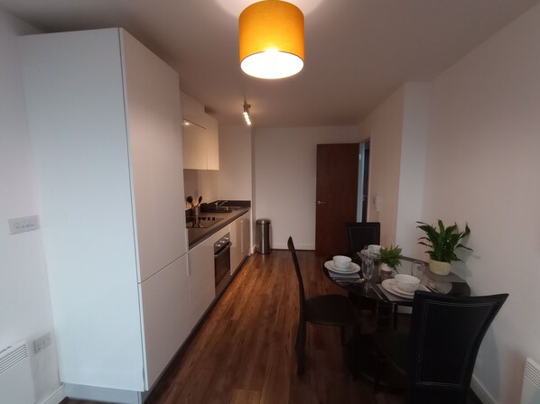 Appartement, 1 grand lit | Restauration