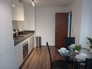Apartment, 1 Queen-Bett | Eigene Küche | Kühlschrank, Mikrowelle, Ofen, Herdplatte