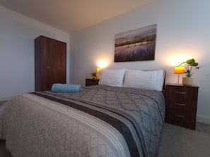 Apartment, 1 Queen-Bett | 1 Schlafzimmer, kostenloses WLAN, Bettwäsche