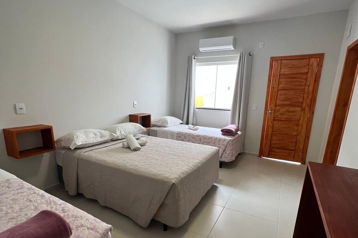 Chambre Quadruple Standard | Rideaux occultants, fer et planche à repasser, Wi-Fi gratuit