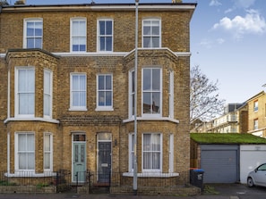 Exterior - Spacious four bedroom house with wood burner and an amazing seaside location. (Broadstairs)