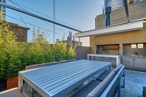 تناول الطعام بالخارج