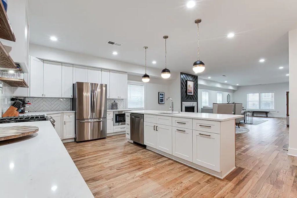 Kylskåp, mikrovågsugn, ugn och spishäll