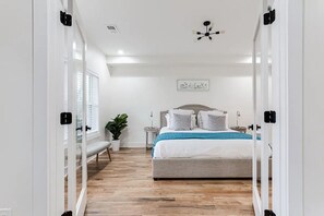 7 室のベッドルーム、アイロン / アイロン台、旅行用ベビーベッド、WiFi (無料)