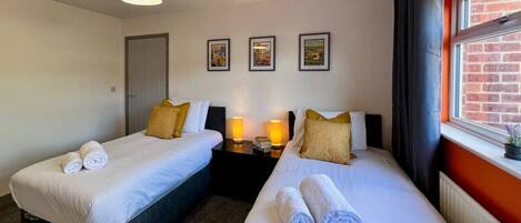 3 bedrooms, desk, iron/ironing board, free WiFi
