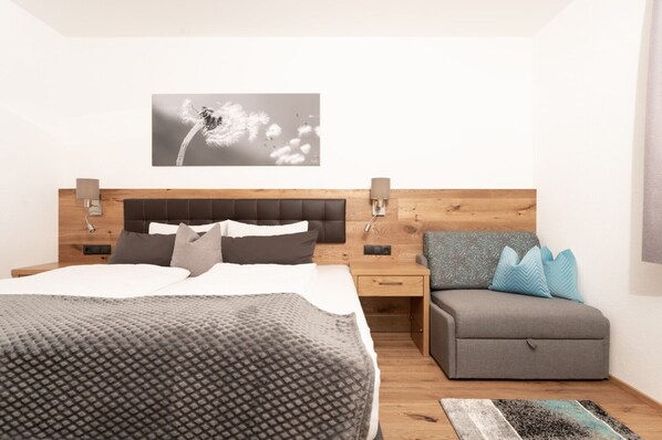 2 bedrooms, in-room safe, desk, iron/ironing board