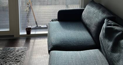 Modern 1-BD Apt with Balcony | Surrey Quays