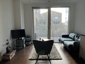 Een televisie en een kantoor