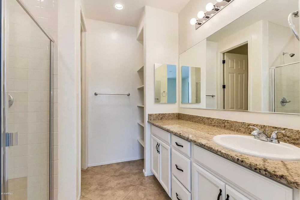 Minutes from SUPERBOWL Avondale Vrbo